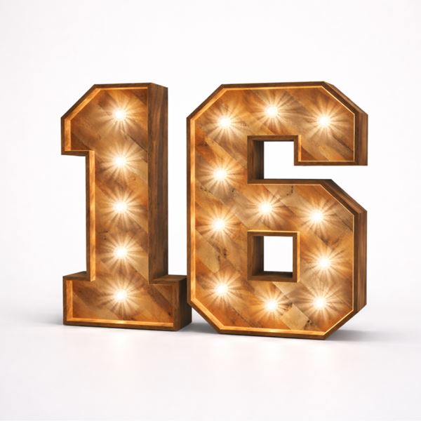 Houten cijfers en letters 