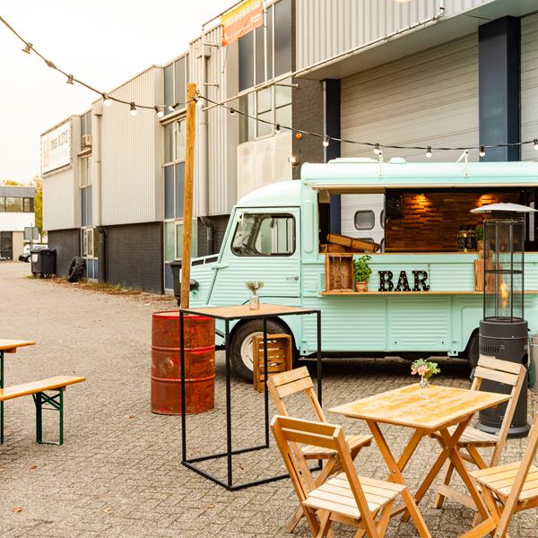 Olieton - met paal en verlichting huren